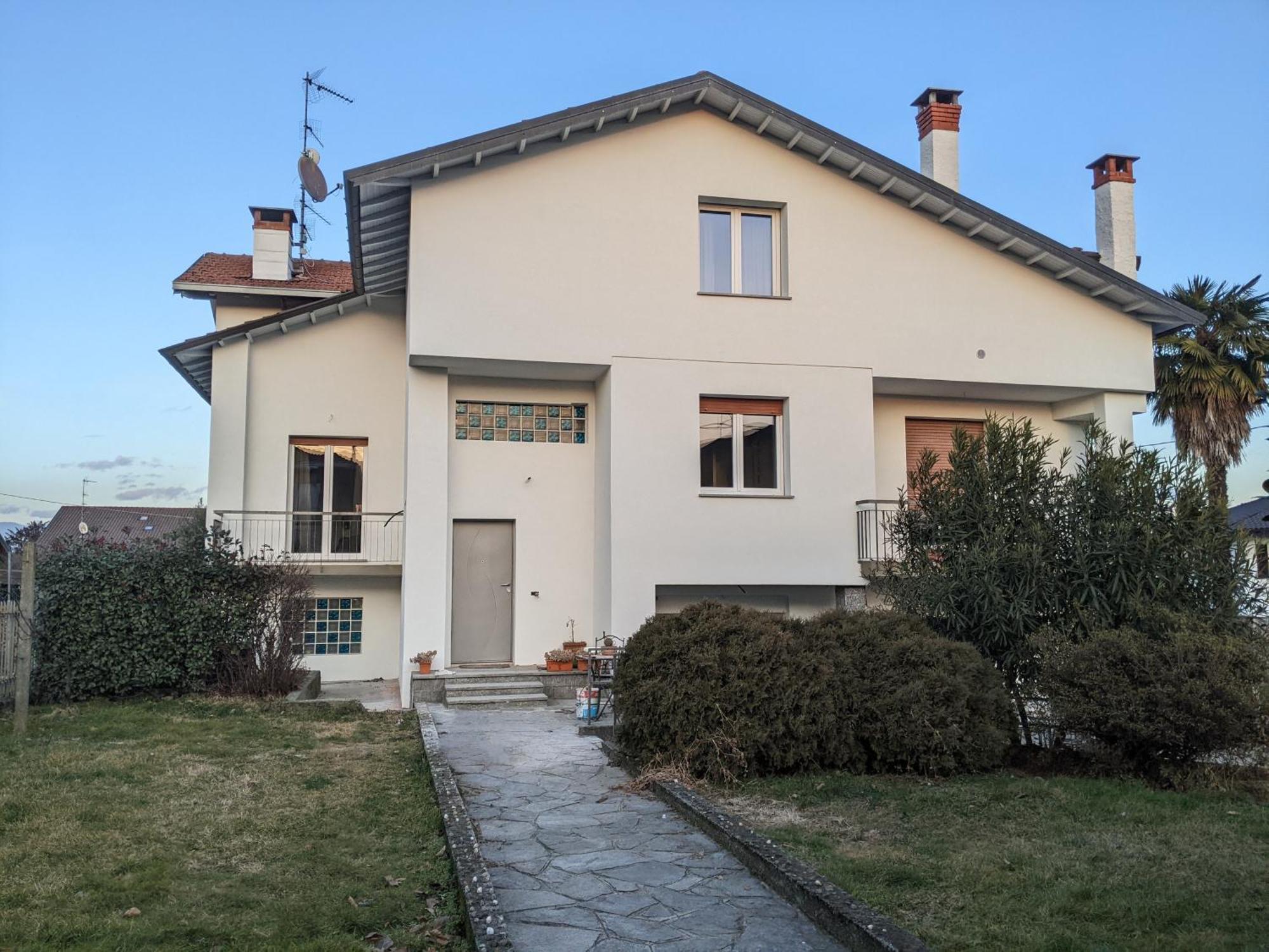 Lago Maggiore - Loft Apartment อิสปรา ภายนอก รูปภาพ